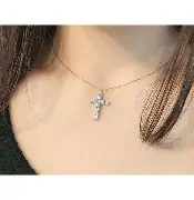 Collana in oro con croce